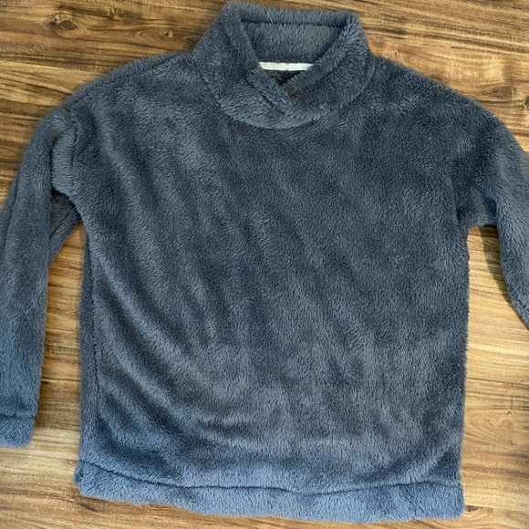 grey fuzzy sweatshirt